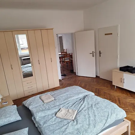Large Flat With Two Bedrooms In The Old Town Apartman *