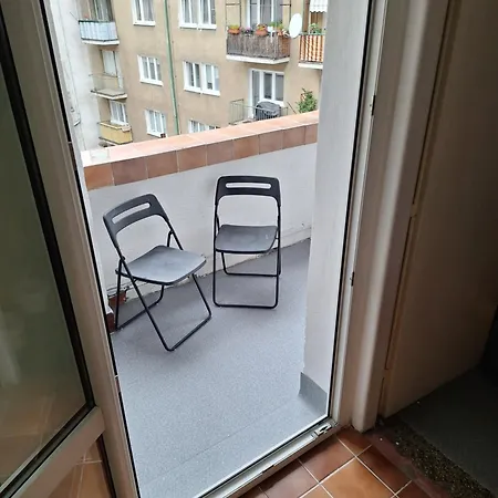 Large Flat With Two Bedrooms In The Old Town *
